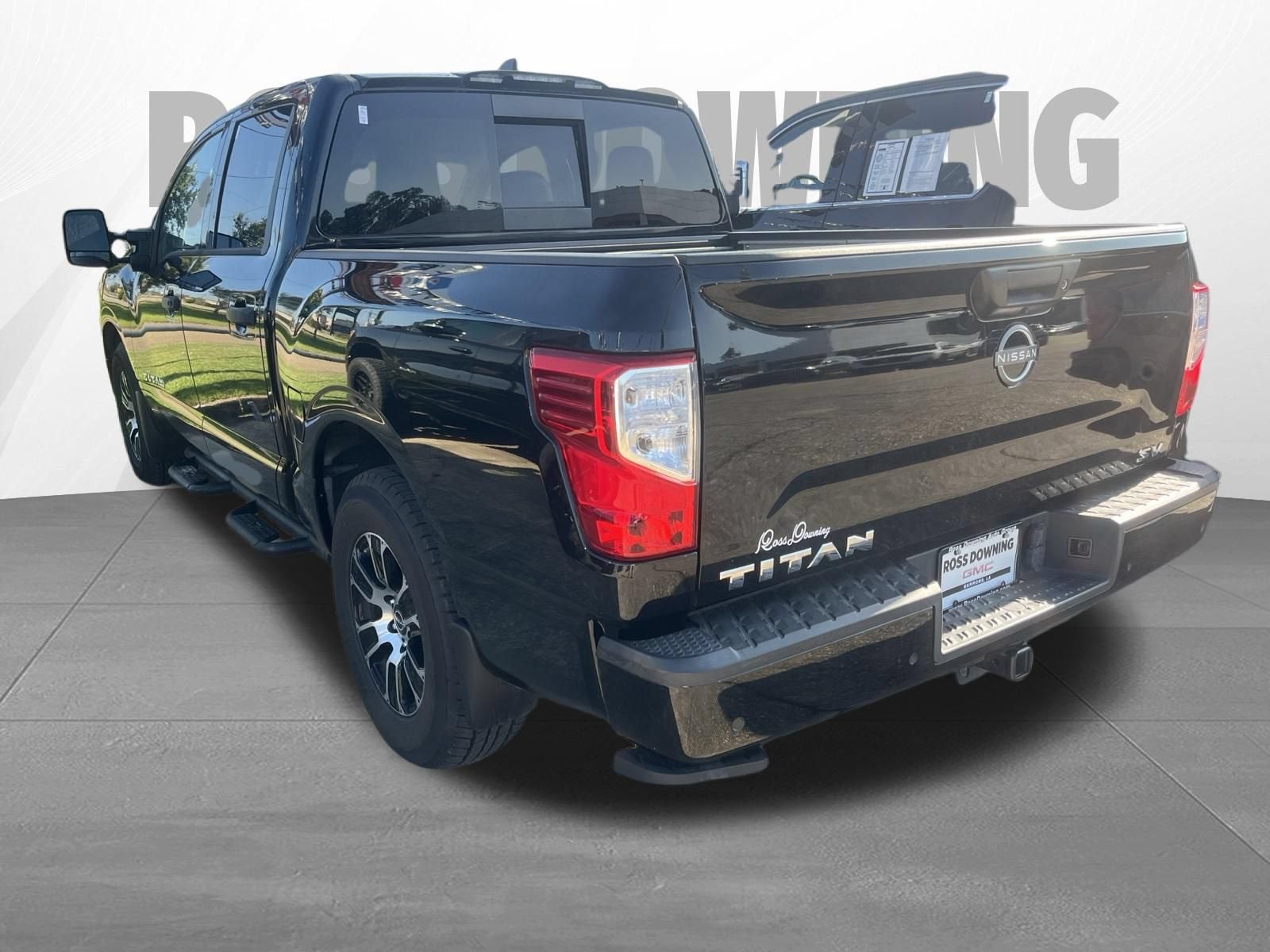 2023 Nissan TITAN Crew Cab SV 4x2