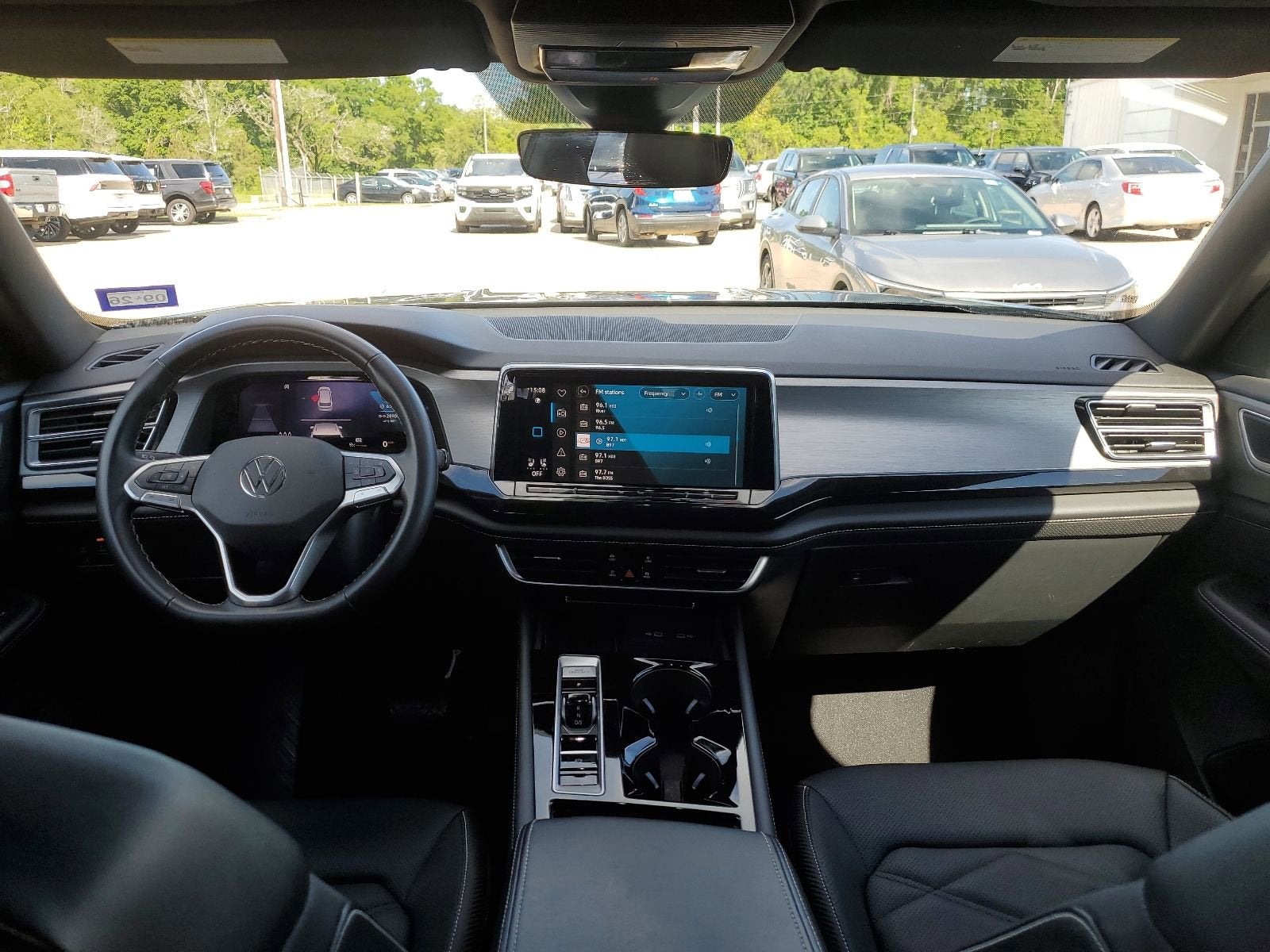 2025 Volkswagen Atlas Cross Sport 2.0T SE w/Technology