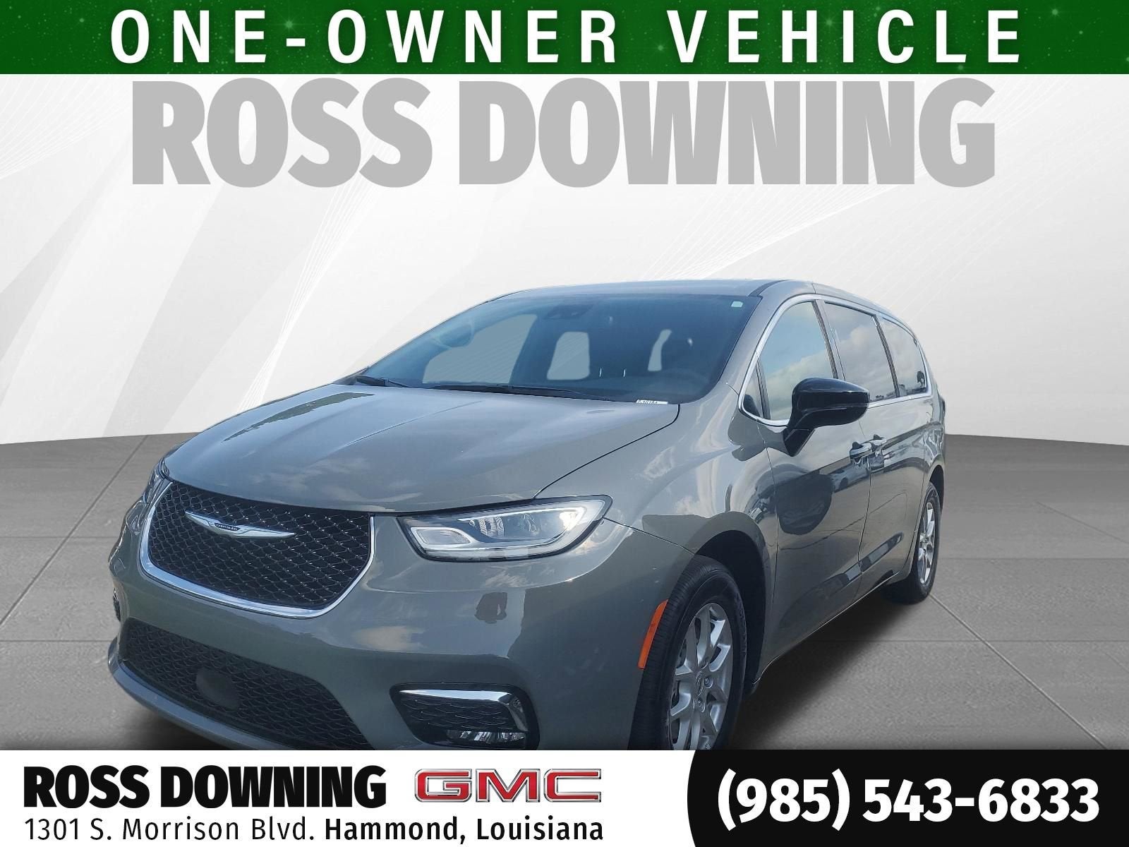 2025 Chrysler Pacifica Select's photo