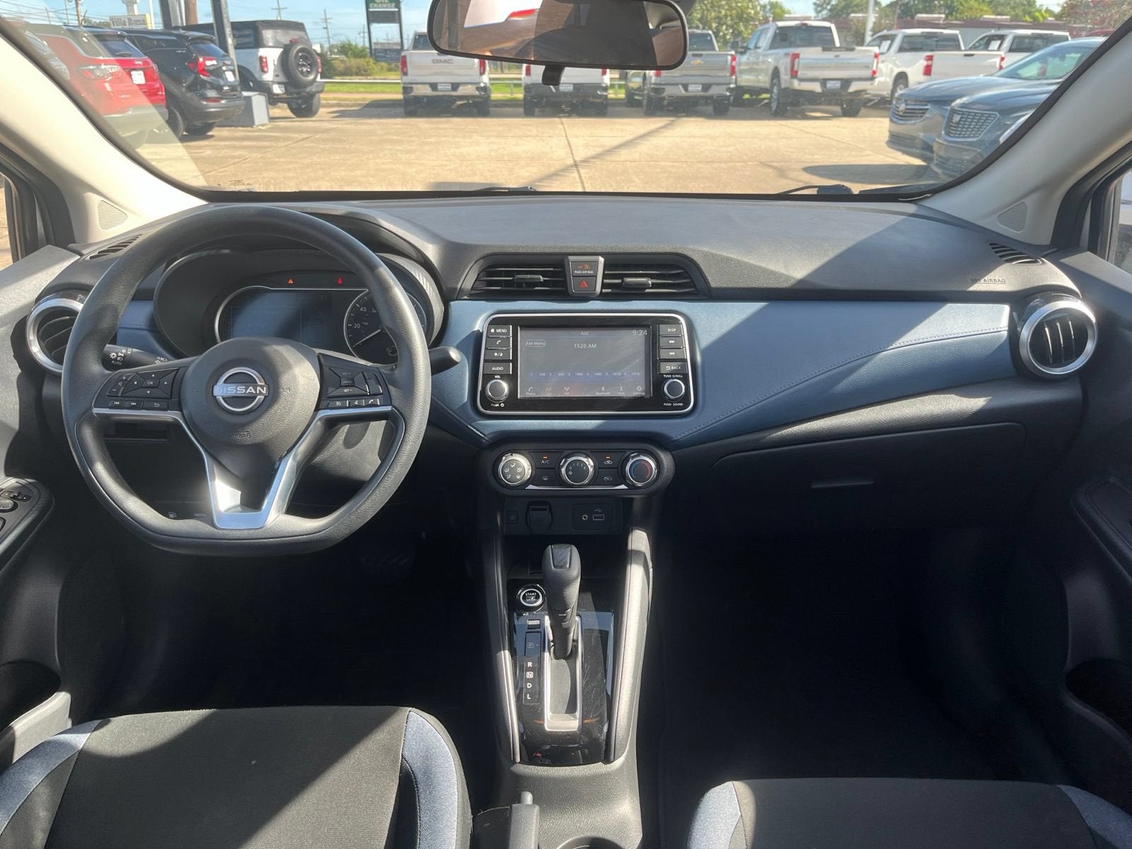 2025 Nissan Versa Sedan SV - Photo 9