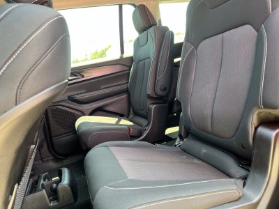 2024 Jeep Grand Cherokee L Laredo 4x4