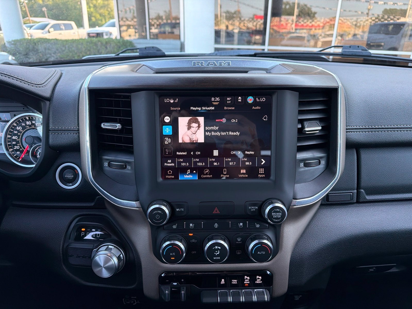 2022 RAM 1500 Laramie Crew Cab 4x2 5'7" Box