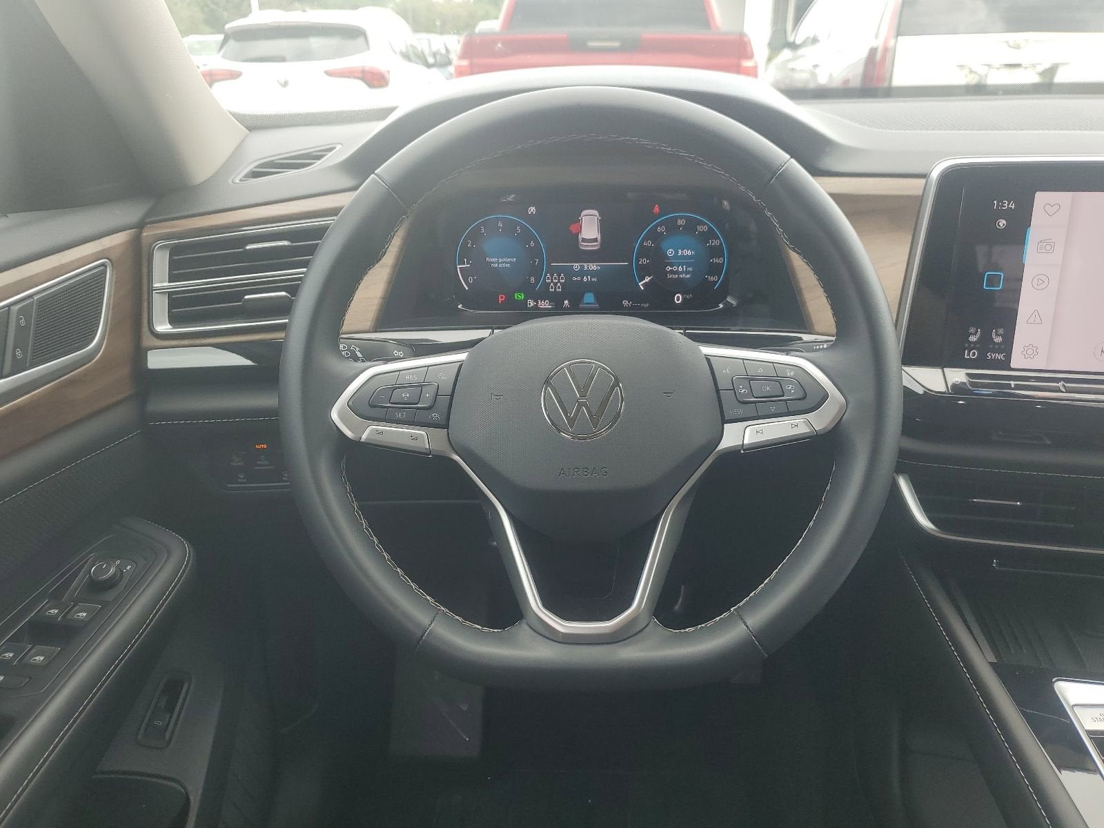 2025 Volkswagen Atlas 2.0T SE w/Technology