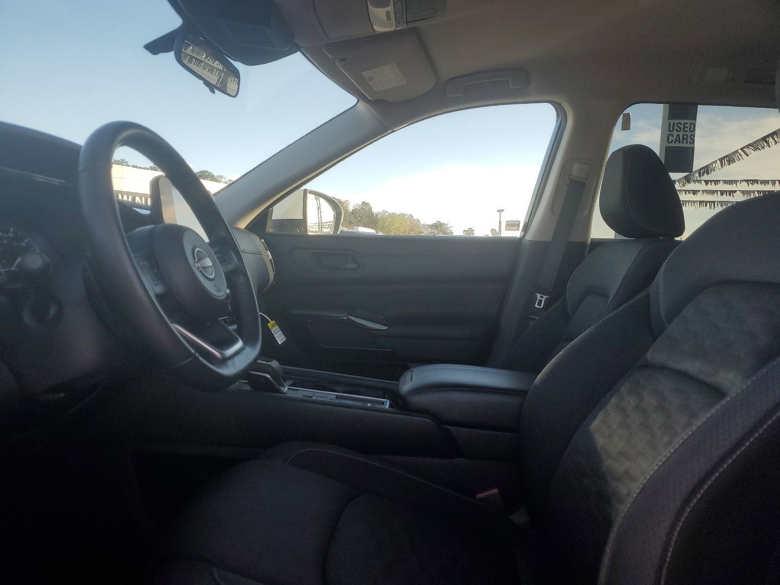 2024 Nissan Pathfinder SV