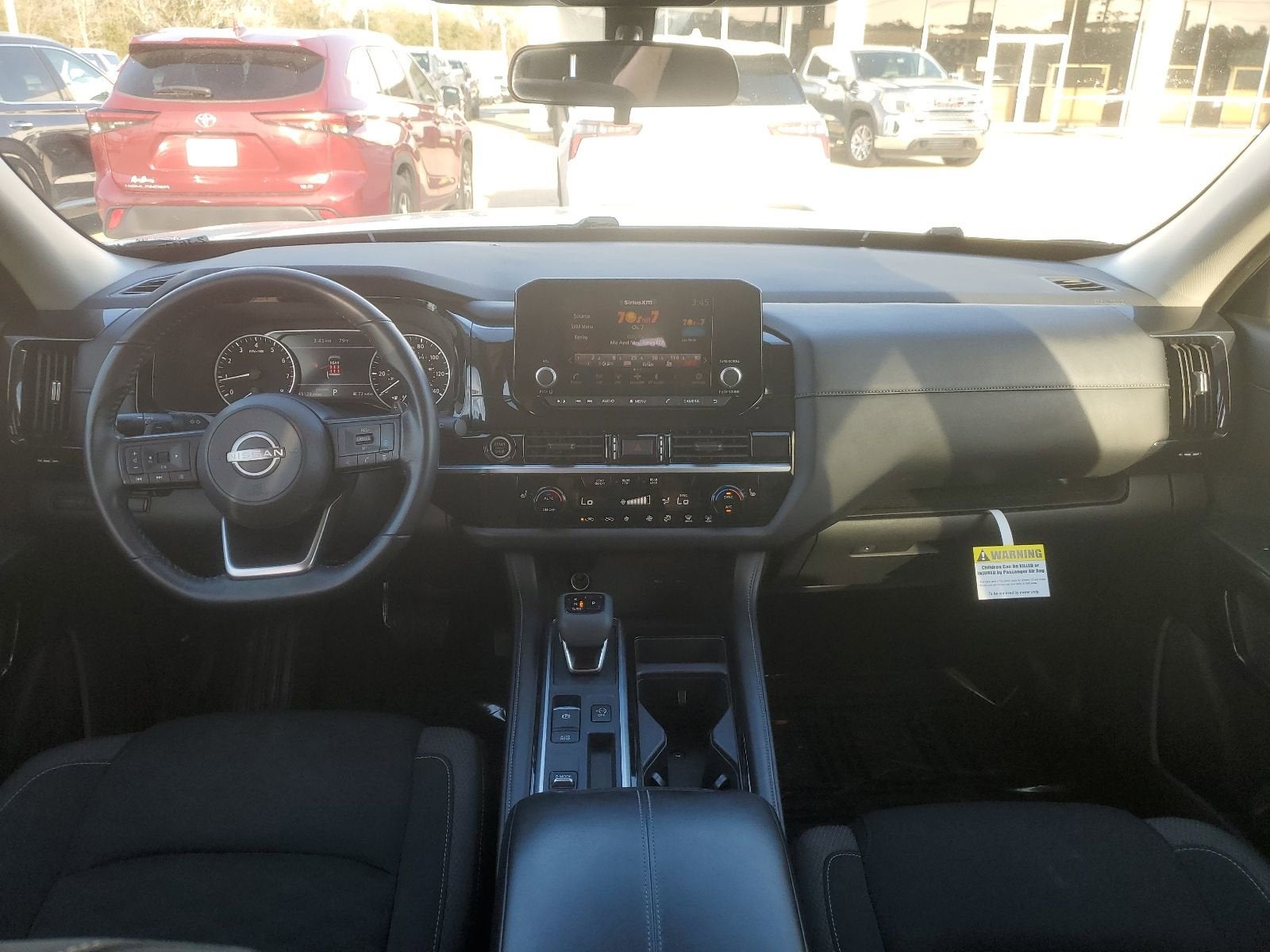 2024 Nissan Pathfinder SV